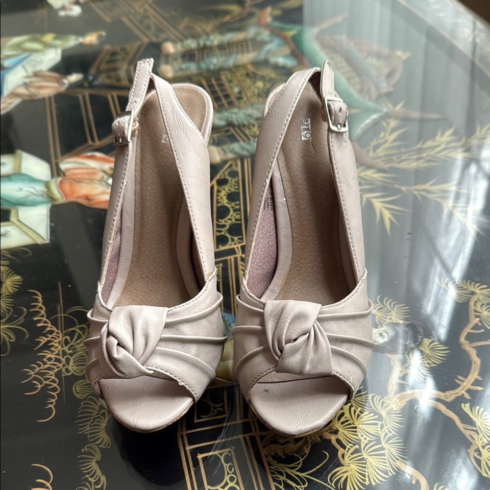 Elegant Women's APT. 9 Peep-Toe Heels